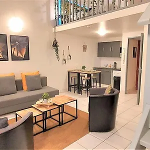  Apartment L'escale : Duplex 4 Pers. Asterix, Aeroport Roissy Cdg, Paris
